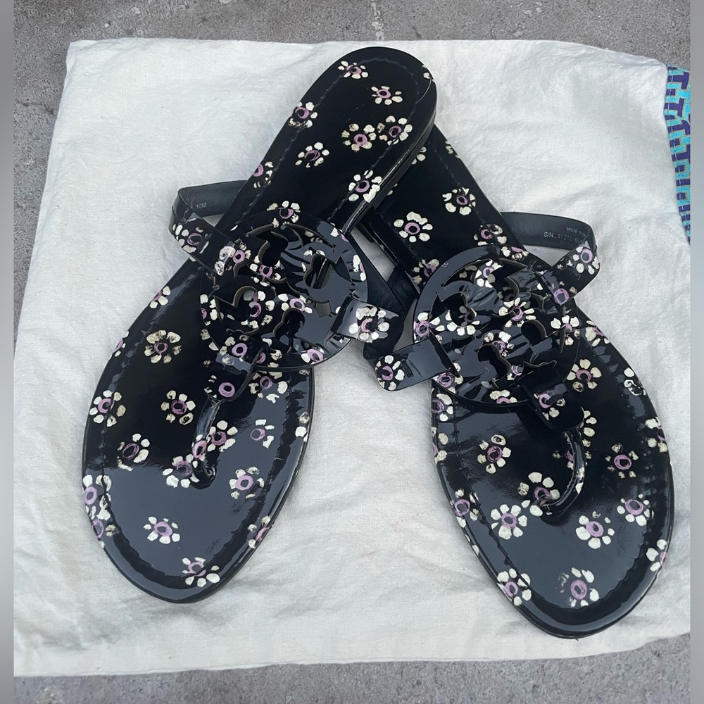 Black with flower design tory burch sandals